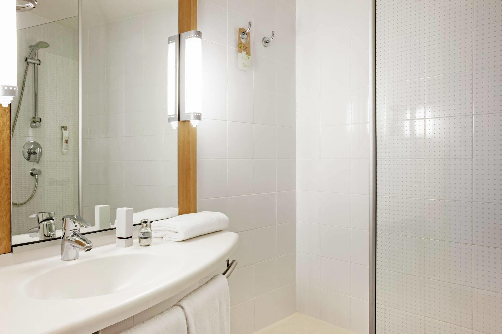 Ibis Liege Seraing Бонселе Экстерьер фото